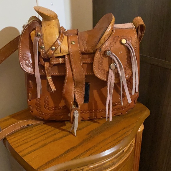 Handmade Vintage Tooled Leather Horse Saddle Bag - Picture 10 of 10